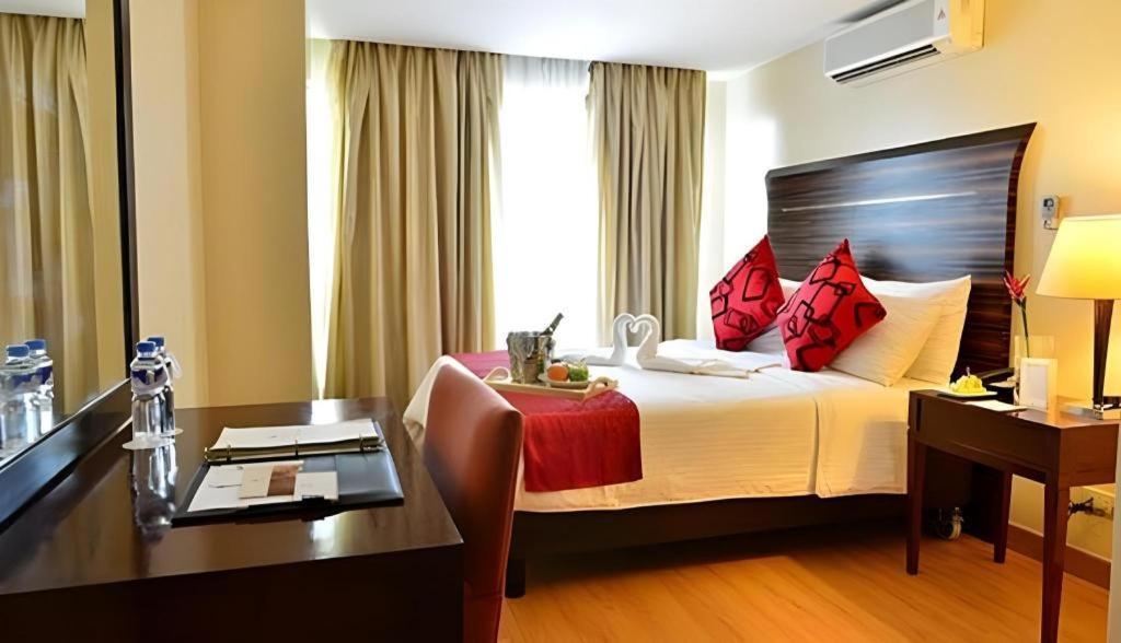 Lancaster Hotel Manila Mandaluyong Екстер'єр фото