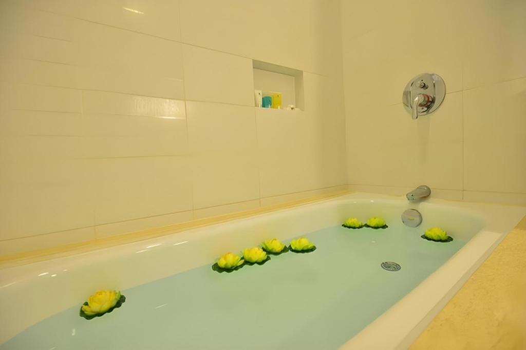 Lancaster Hotel Manila Mandaluyong Екстер'єр фото